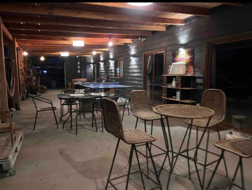Casa En Venta De 2 Dorm. En Sagrada Familia