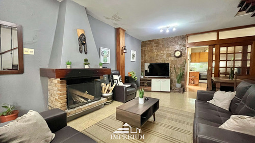 Casa De 2 Dormitorios, 2 Baños Y Garaje En Parque Batlle