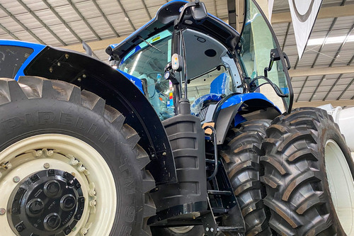 Trator Agrícola New Holland T7.205 Pneu Dual