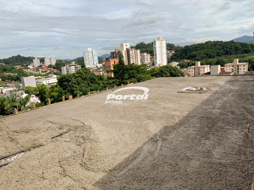 Sobrado Bem Localizado Com 03 Dormitórios Sendo 01 Suite E Demais Dependências. - 35711245v