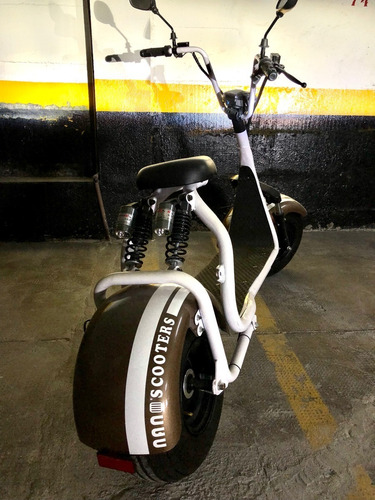 Imagem 8 de 9 de Scooter Elétrica