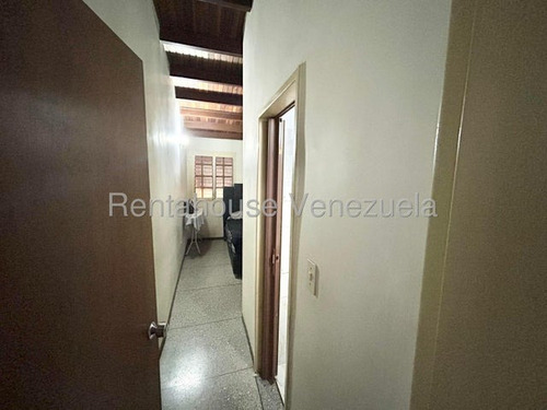 Erika Armeya Vende, Casa En La Urbanizacion Santa Cecilia De Cabudare. Flex: 25-20453