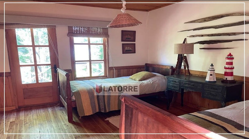 Casa En Venta De 5 Dorm. En Cunco