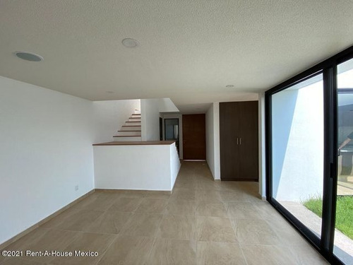 Imagen 3 de 14 de Zibatá Casa En Esquina Venta Con Cómodas Amenidades Para Tu Familia!
