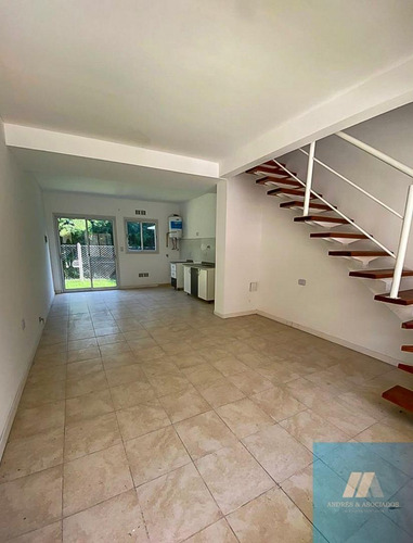 Imagen 3 de 9 de Venta Duplex En Complejo