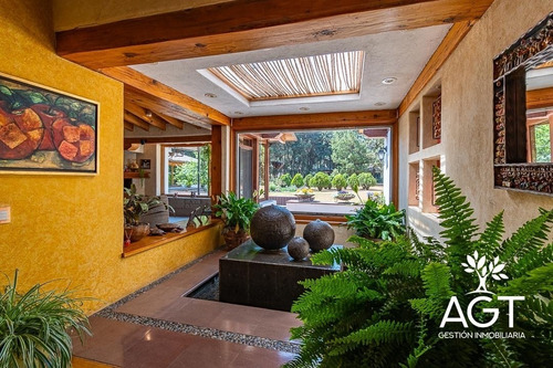 Casa En Venta En Metepec Con Gran Terreno
