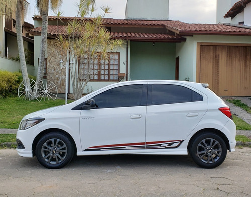 Imagem 4 de 8 de Chevrolet Onix 2016 1.4 Effect 5p