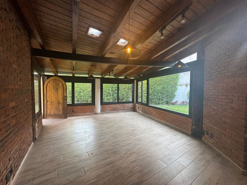 Casa En Venta De 1 Piso En Residencial La Virgen, Metepec, En Frente Del Parque Bicentenario
