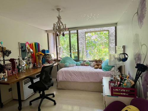 Remodelado 4 Dormitorios + 3 Baños + Servicios!
