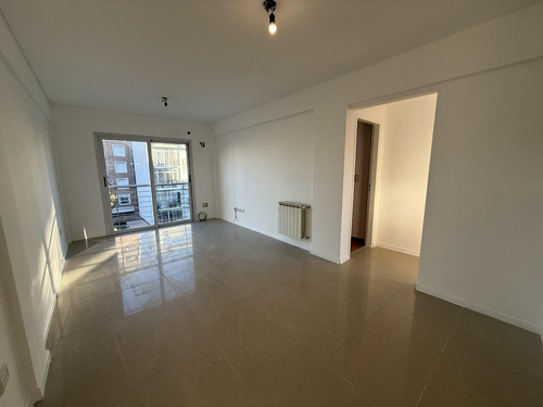 Departamento De 3 Ambientes - Castelar Centro