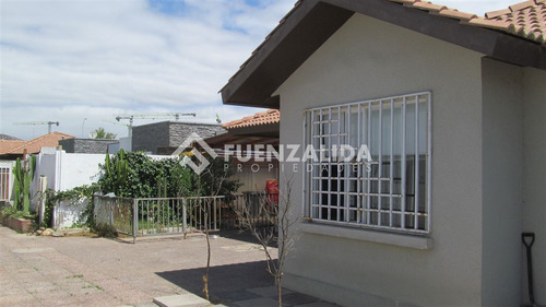 Casa En Venta De 3 Dorm 2 Baños, Amplio Terreno, En Coquimbo