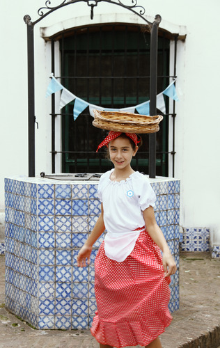 Disfraz Niña Mulata/vendedora Ambulante Mazamorrera Full Lunares Rojo/blanco Talle 10 (7-8 Años)