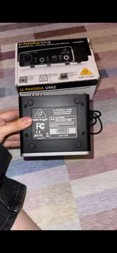 Interfaz De Audio Behringer U-phoria Um2 Negra (Usado)