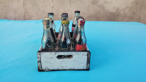 Antiguo Cajoncito Pastore Con 3 Botellitas De Coca Cola (Usado)