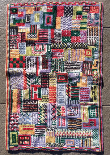 Tapiz Bordado A Mano Geométrico S/cañamazo Grueso 64 X 42 Cm Rojo Geométrico (Usado)