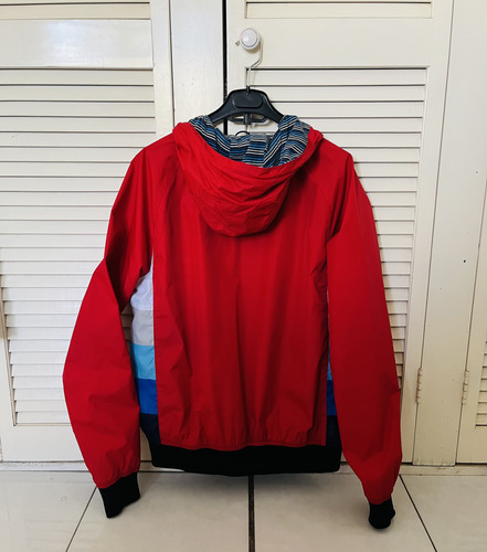 Chamarra Rompevientos Pull & Bear (Usado)