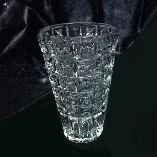 Imagen 4 de 5 de Florero De Fino Cristal Tallado