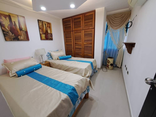 (137mts2) En Venta Tonwhouse En Villa Fontana Totalmente Remodelado