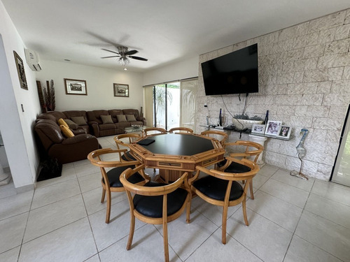 Casa En Venta Con Paneles Solares En Montebello.