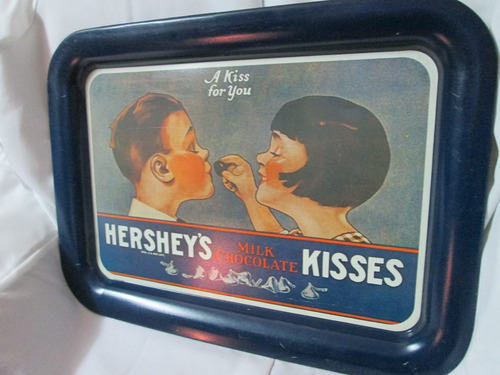 Antigua Charola De Chocolates Kisses De Hersheys