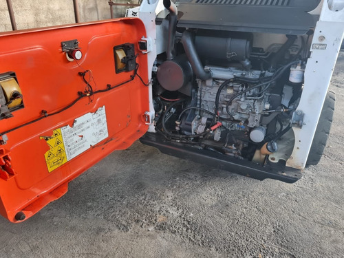 Imagem 6 de 9 de Minicarregadeira Bobcat S450 Ano 2019 1795hs + Ar + Alavanca