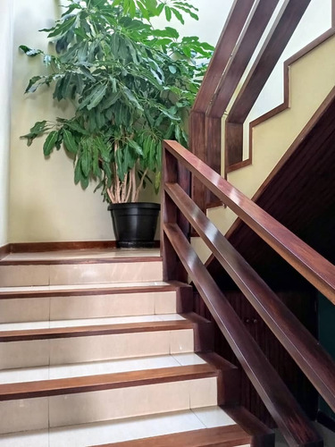 Casa Estilo Contemporáneo Ubicada En El Parral. L.m