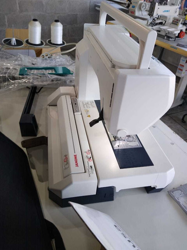 Imagen 8 de 10 de Janome Mc 9900 Borda Y Cose + Regalos De La Foto Gtía 2 Años