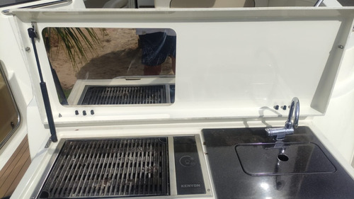Imagem 14 de 15 de Bayliner 310 2014 Mercruiser 380 Hp 250 Hrs. Gas.