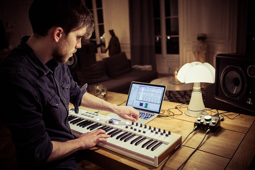 Controlador De Teclado Midi Arturia Keylab Essential Mk3 De