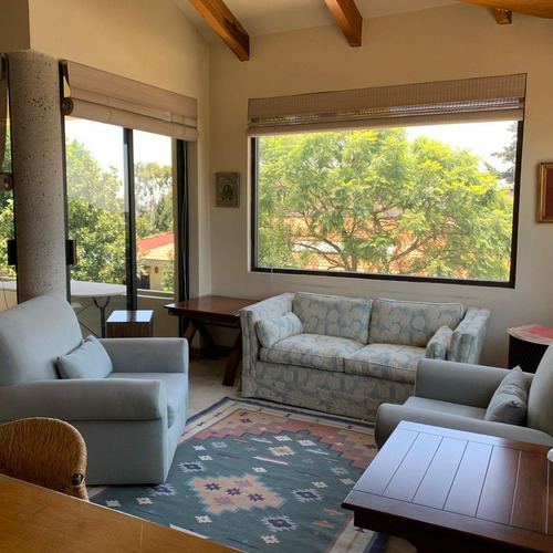 Casa En Las Lomas Con Grandes Espacios
