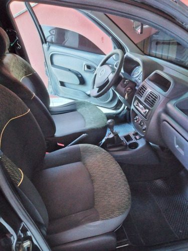 Imagem 5 de 11 de Renault Clio 2014 1.0 16v Expression Hi-power 5p