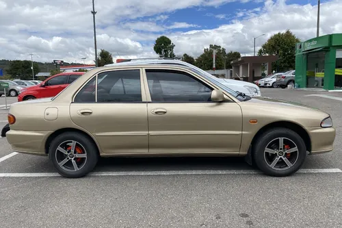 Mitsubishi Lancer 1.3 Gl 4 p