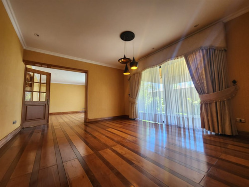 Casa En Venta De 6 Dorm. En Talca