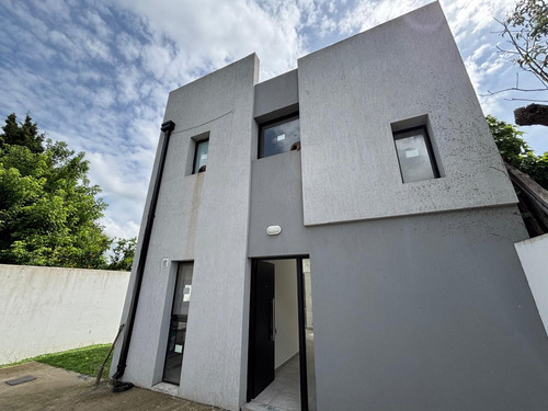 Duplex En Venta - 2 Dormitorios 2 Baños - 207mts2 - Villa Elisa