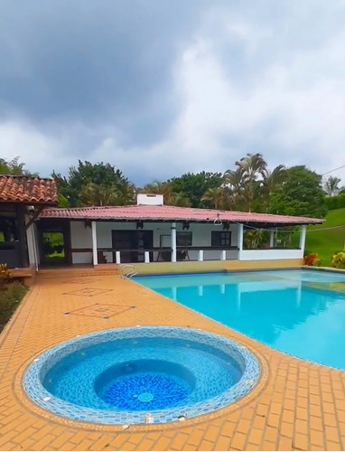 Vendo Impresionante Finca. En El Carmen Dagua Valle Del Cauca, Son 16.000 M2 Para Disfrutar, A 30 Minutos De Cali.