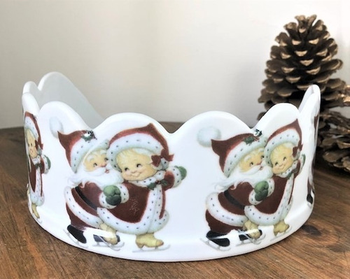 Imagem 2 de 3 de Panetoneira Aberta De Porcelana - Porta-panetone - Natal