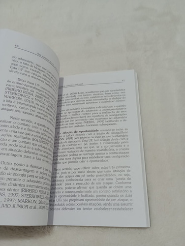 Livro Pedagogia Complexa Do Judô - Um Manual Para Treinadores De Equipes De Base - José Alfredo Olivio Junior E Alexandre Janotta Drigo - Coleção Kimono De Ouro - Volume 1 (Usado)