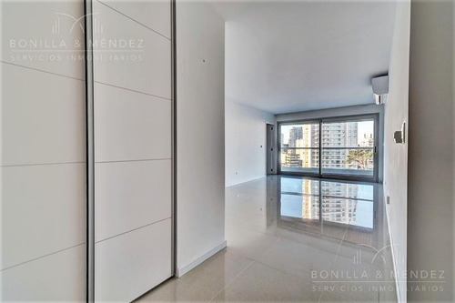 Icon Brava, 2 Dormitorios, 2 Baños, Balcón, Garage, Sin Muebles.