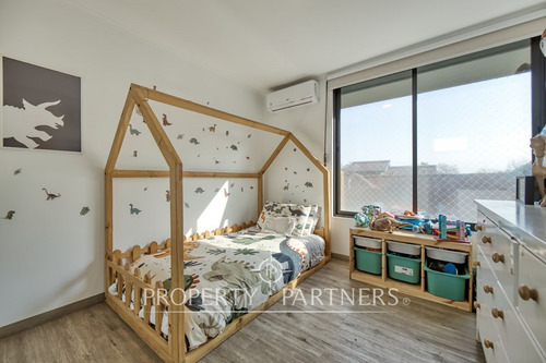 Casa Con Acabados Modernos, La Reina