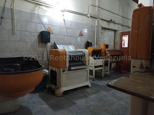 Negocio Fondo De Comercio En Venta Ubicado Avenida Constitución Maracay, Fvina 24-8200