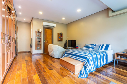 Residencia Exclusiva - Bo. Mcal Lopez - Venta