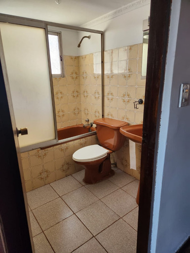 Excelente Casa En Calle Inés Rivas, Comuna De La Cisterna.