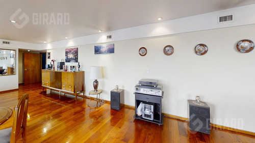 Piso En Venta Con Vista Panoramica, Ubicado En La Exclusiva Diagonal Pueyrredon.