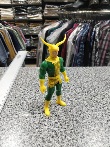 Marvel Loki, Hasbro Retro, 3.75 Pulgadas!! (Usado)