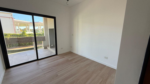 Alquiler De Departamento De 3 Ambientes En Barrio Cerrado