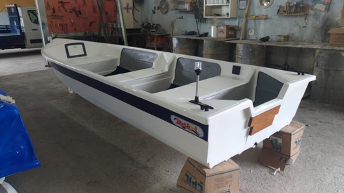 Imagem 2 de 8 de Barco Bote Fibra Pesca 5,30 Borda Alta Artsol 40 Anos Fabric