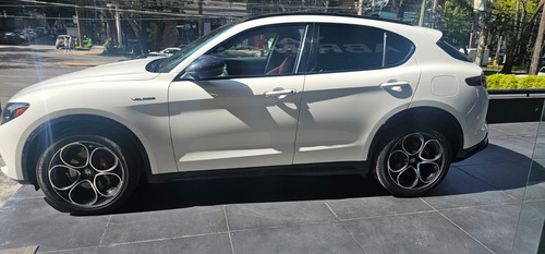 Alfa Romeo Stelvio 2.0L L4 Turbo Veloce Awd