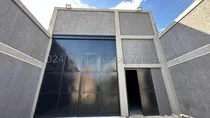 Comprar Carlos Colmenarez Vende Galpon En Pleno Centro De Barquisimeto Ideal Para Almacen, Fabricacion O Cualquier Actividad Industrial Consta De Area De Oficinas Baño Almacen Estructura Totalmente Nueva Cons