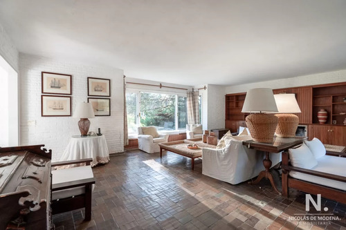 Casa En Venta En Barrio Golf, Superficie De Terreno: 4000 M2, Superficie Edificada: 557 M2