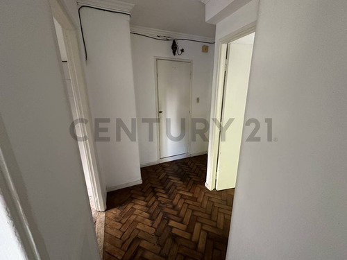 Venta Departamento 2 Ambientes Con Balcon - Flores